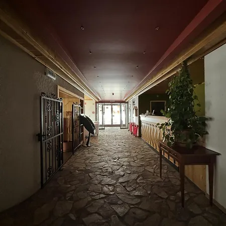 Hotel 52